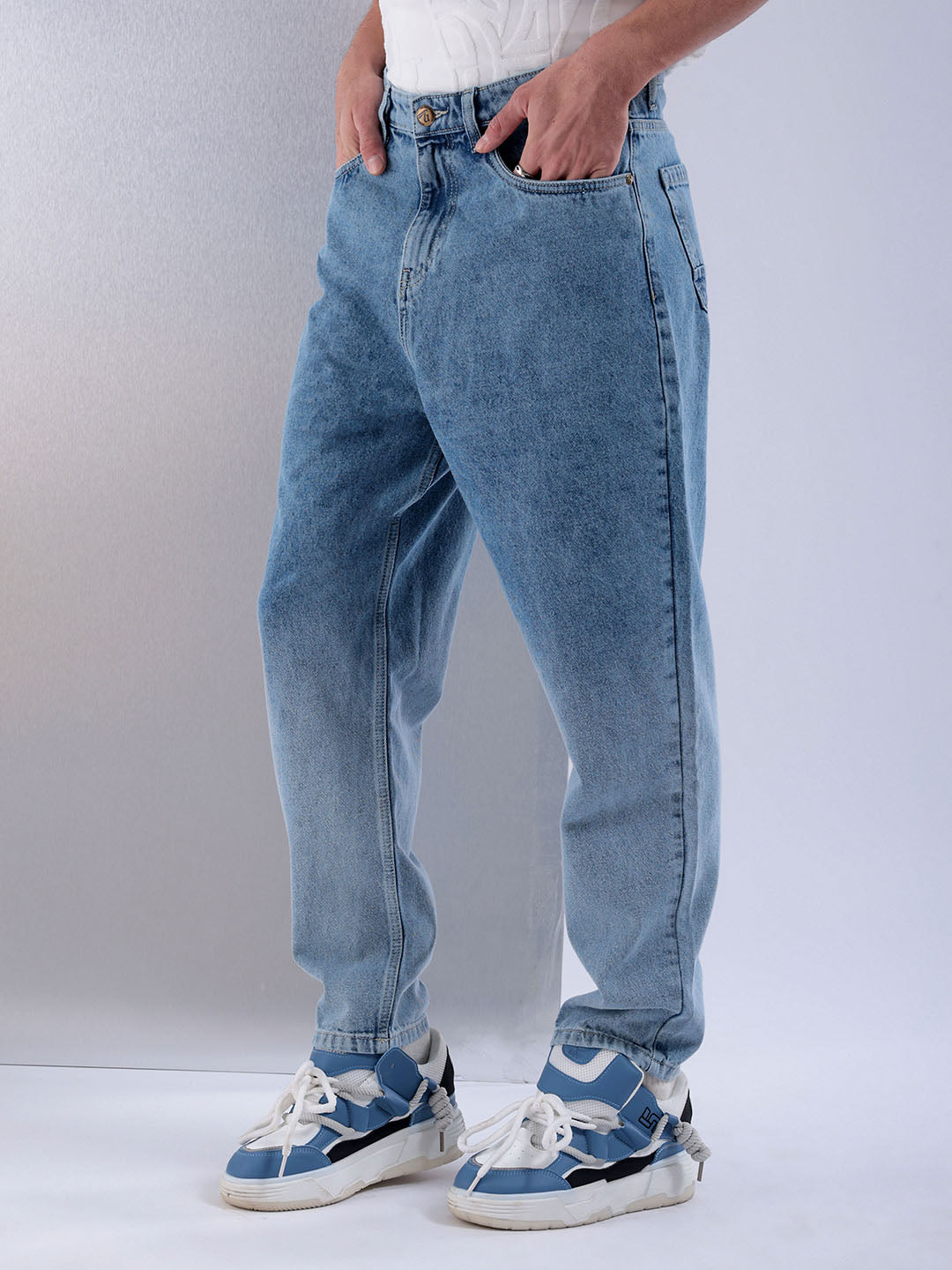 Shop Men Relaxed Fit Jeans Online.