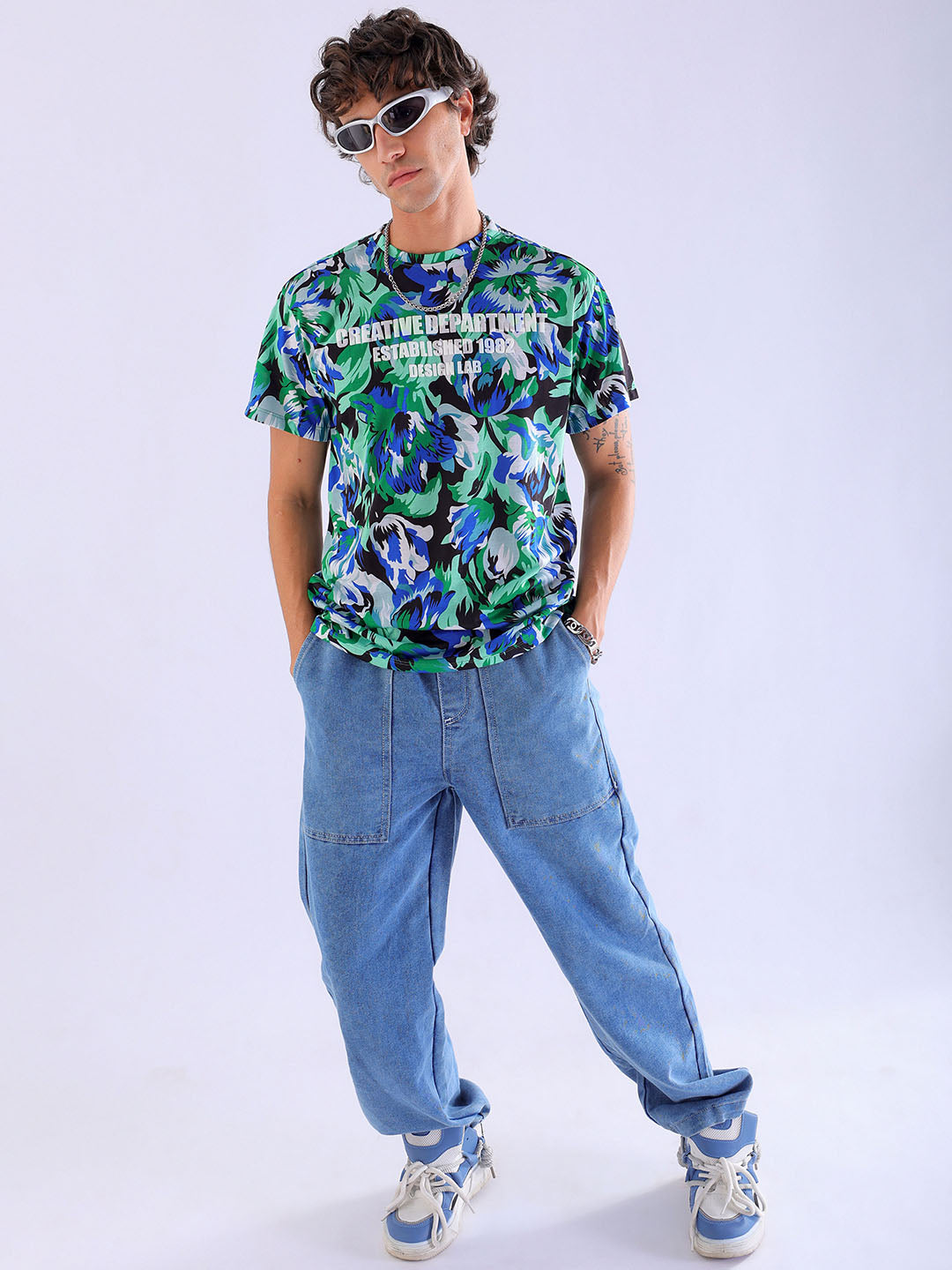 Shop Men's Printed Slim Fit T-Shirt Online.