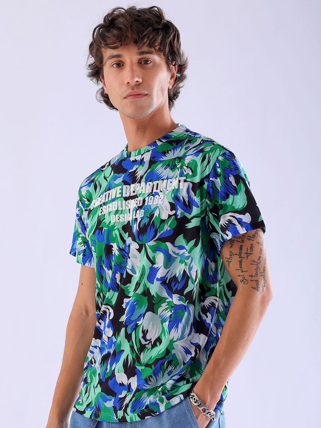 Shop Men's Printed Slim Fit T-Shirt Online.