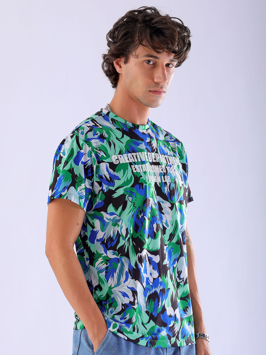 Shop Men's Printed Slim Fit T-Shirt Online.