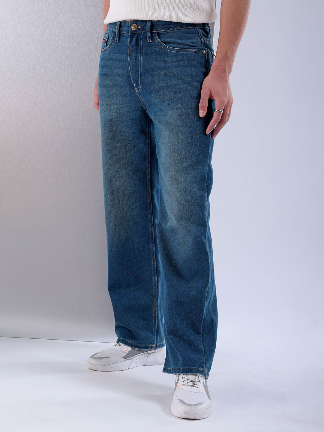 Shop Men Relaxed Fit Jeans Online.