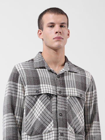 Men's Black Regular Fit Checked Casual Shirt