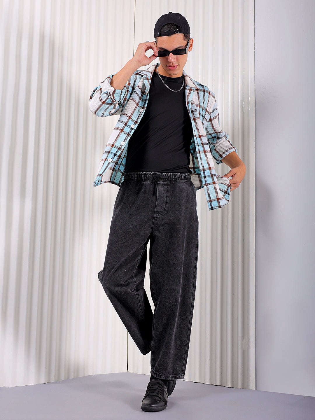 Shop Men's Solid Loose Fit Jeans Online.