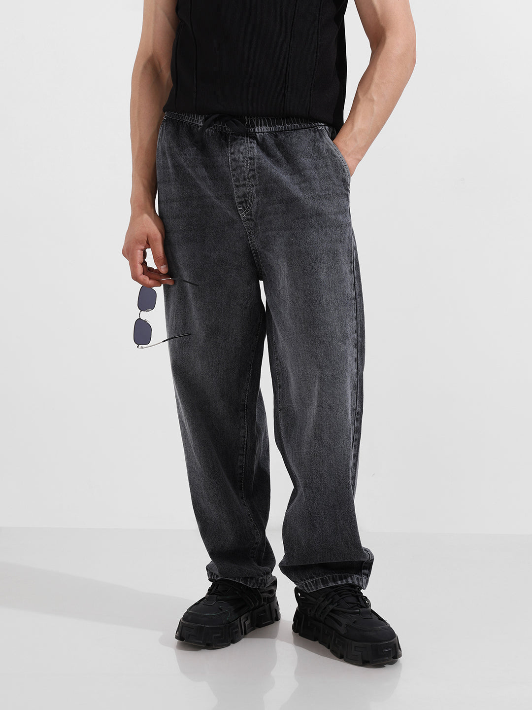 Men's Grey Relaxed Fit Solid Casual Jeans