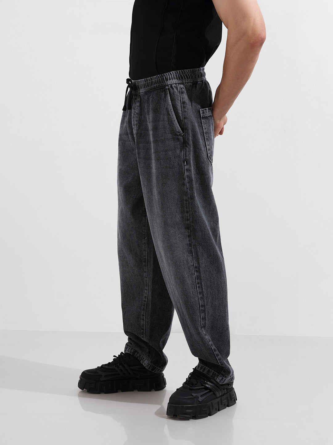 Men's Grey Relaxed Fit Solid Casual Jeans