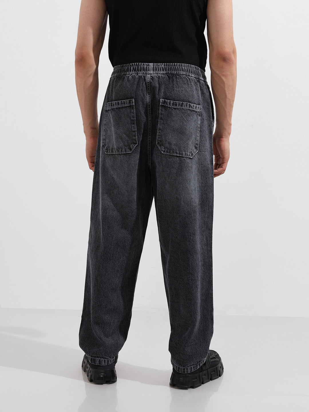 Men's Grey Relaxed Fit Solid Casual Jeans