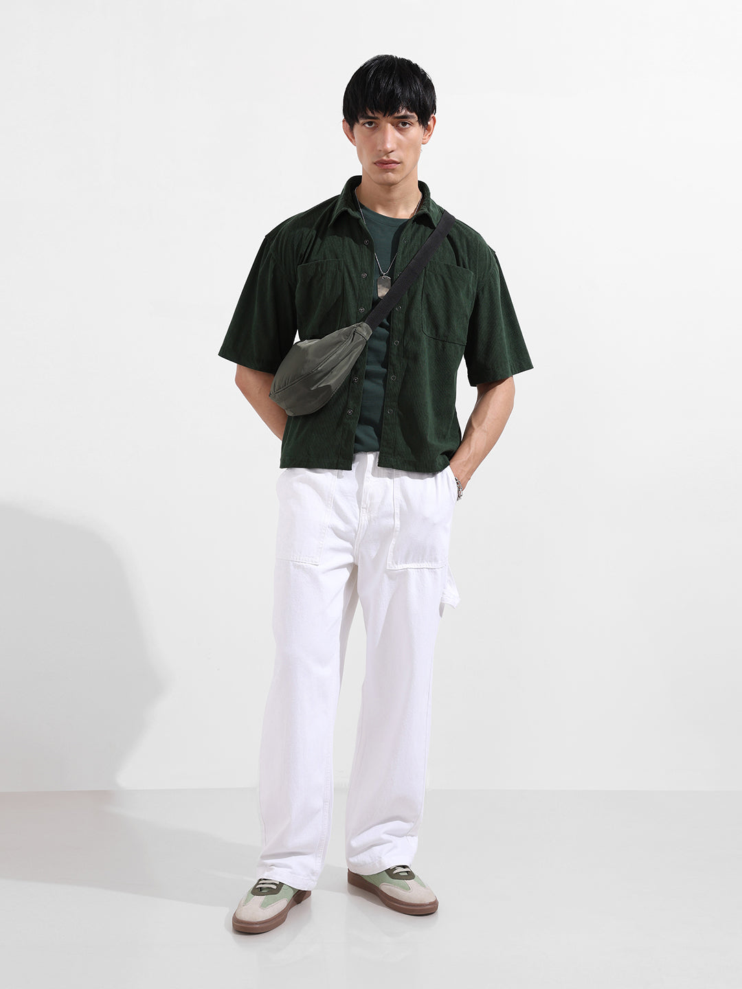 Men's White Relaxed Fit Solid Casual Jeans