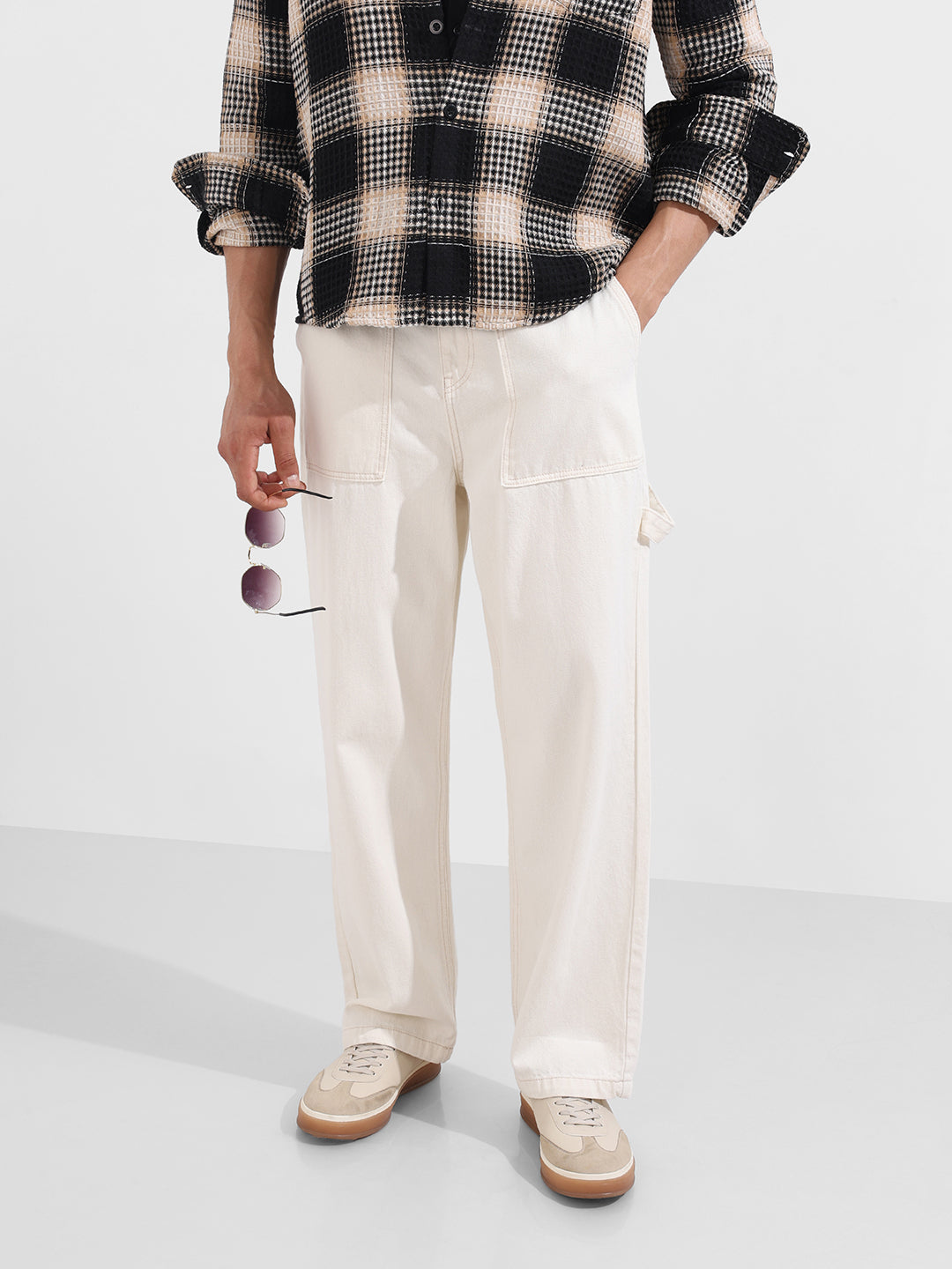 Men's White Relaxed Fit Solid Casual Jeans