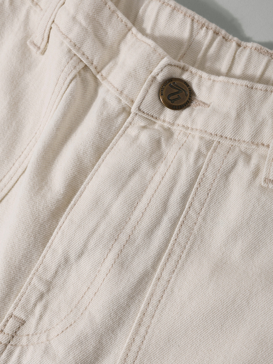 Men's White Relaxed Fit Solid Casual Jeans