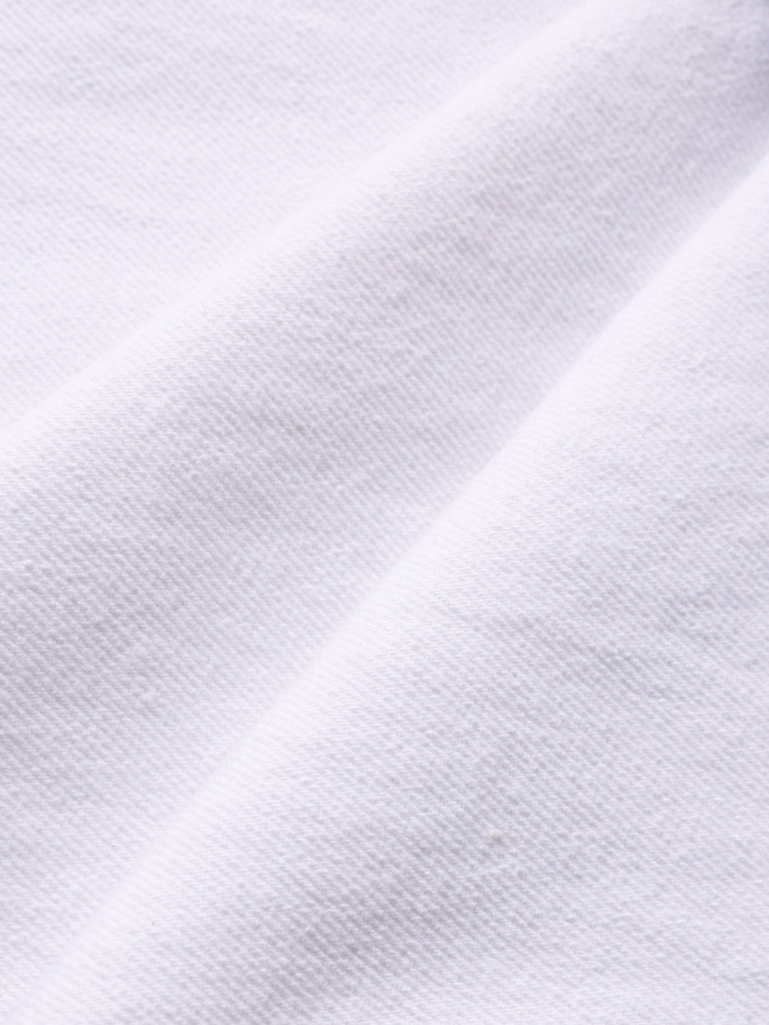 Men's White Relaxed Fit Solid Casual Jeans