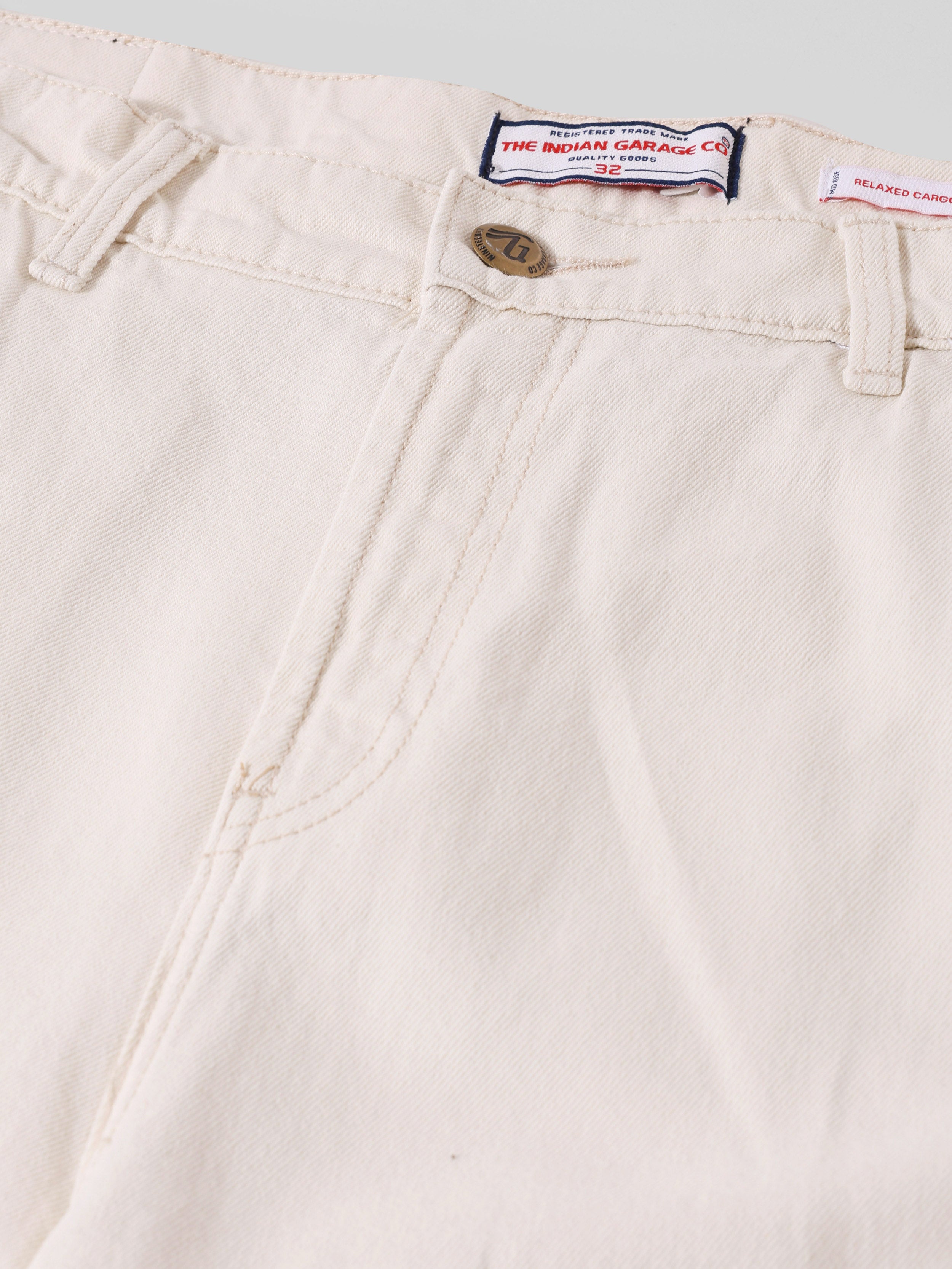 Men's White Relaxed Fit Solid Casual Jeans