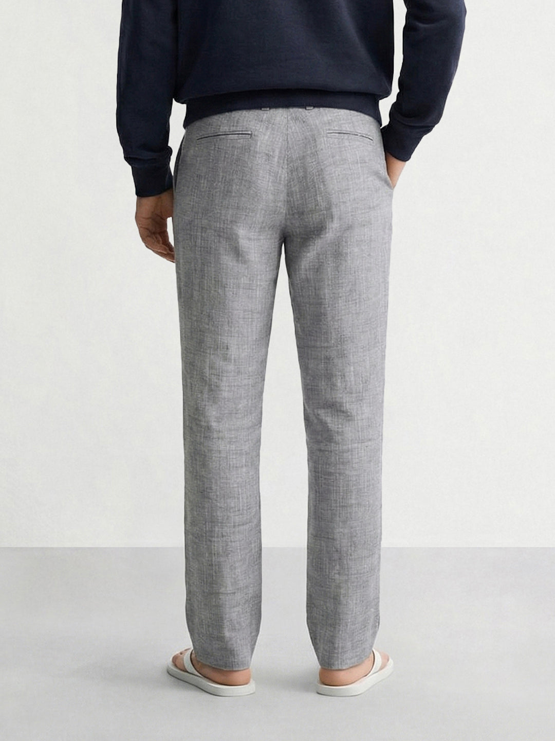 Men's Black Relaxed Fit Solid Casual Trousers