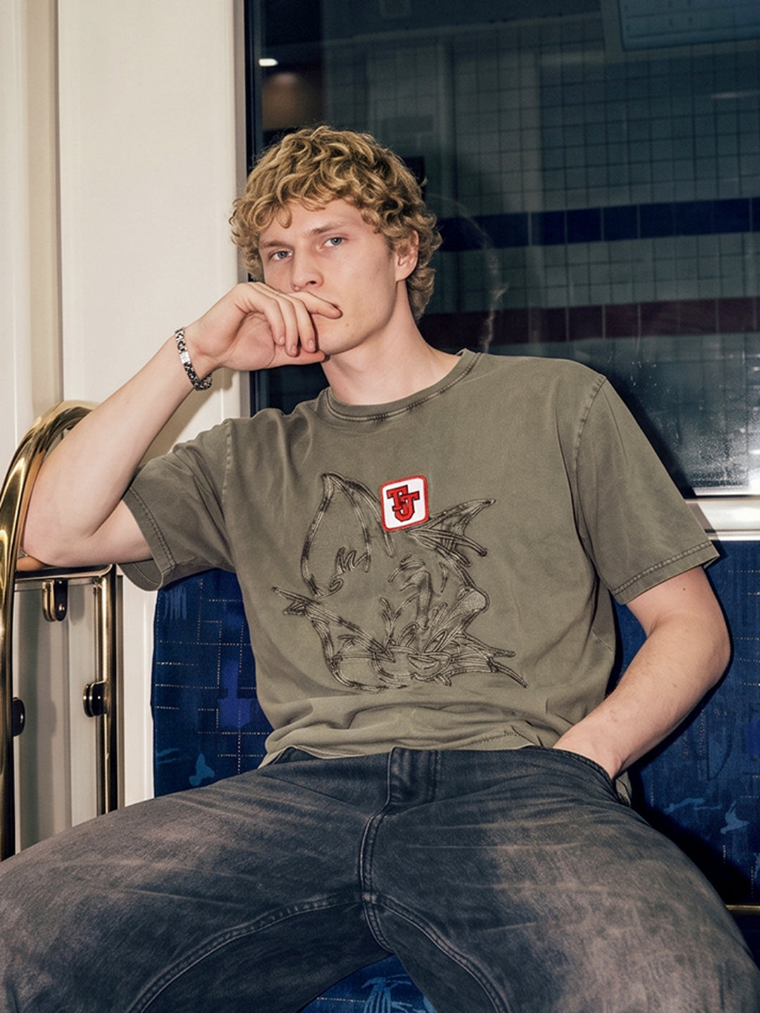 Men's Olive Relaxed Fit Graphic Printed Character Street Wear T-Shirt
