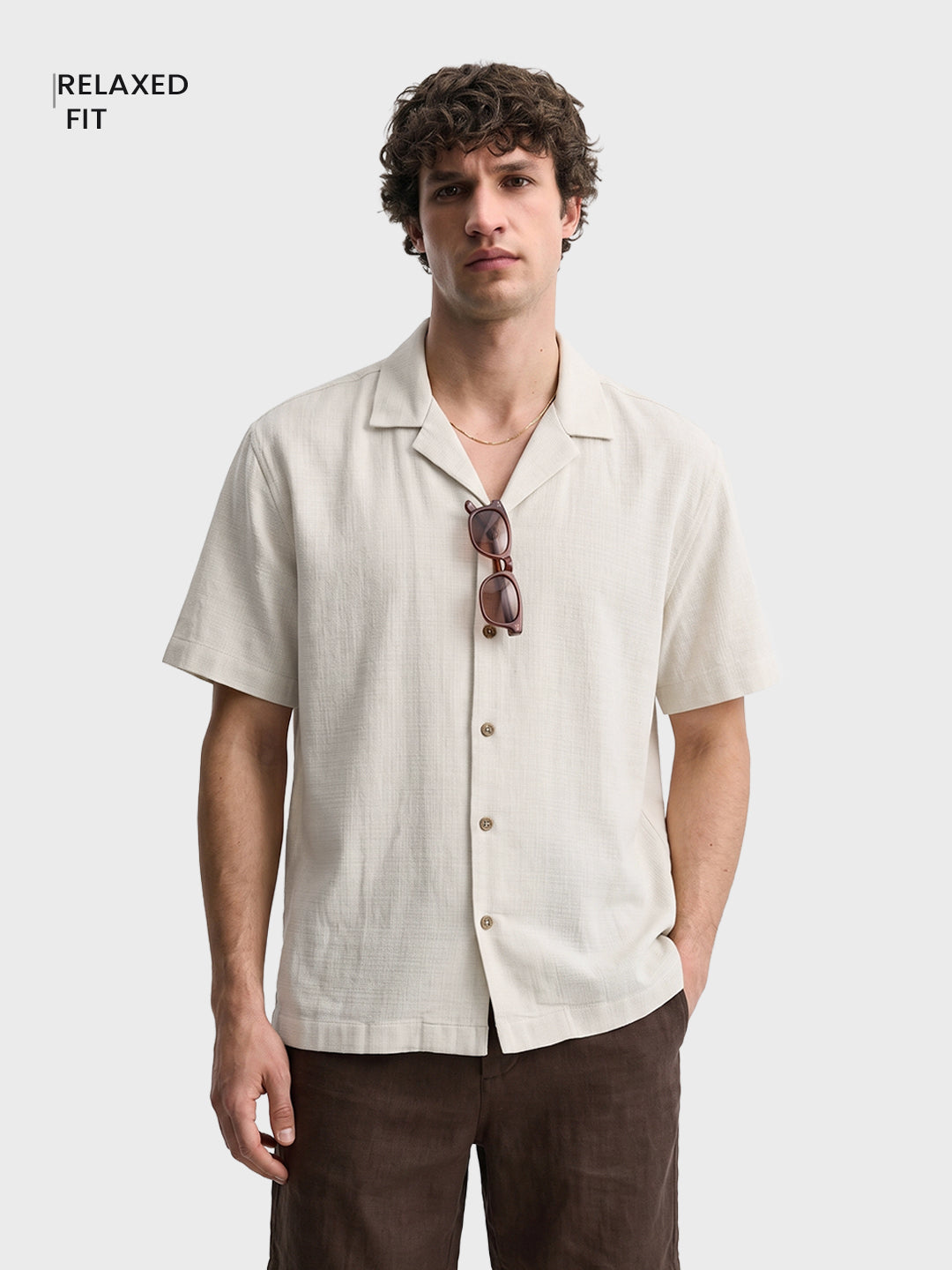 Men's Off White Relaxed Fit Solid Casual Shirt