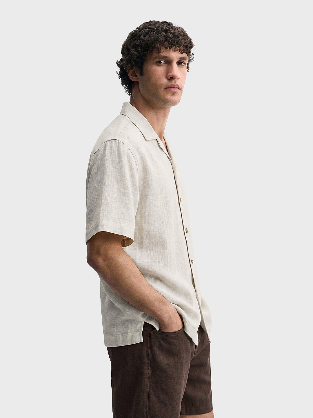 Men's Off White Relaxed Fit Solid Casual Shirt