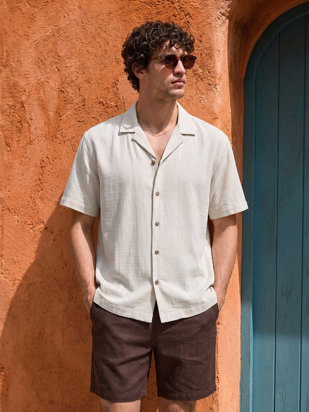 Men's Off White Relaxed Fit Solid Casual Shirt