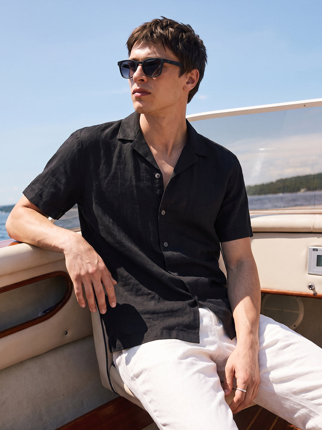 Men's Black Relaxed Fit Solid Casual Shirt