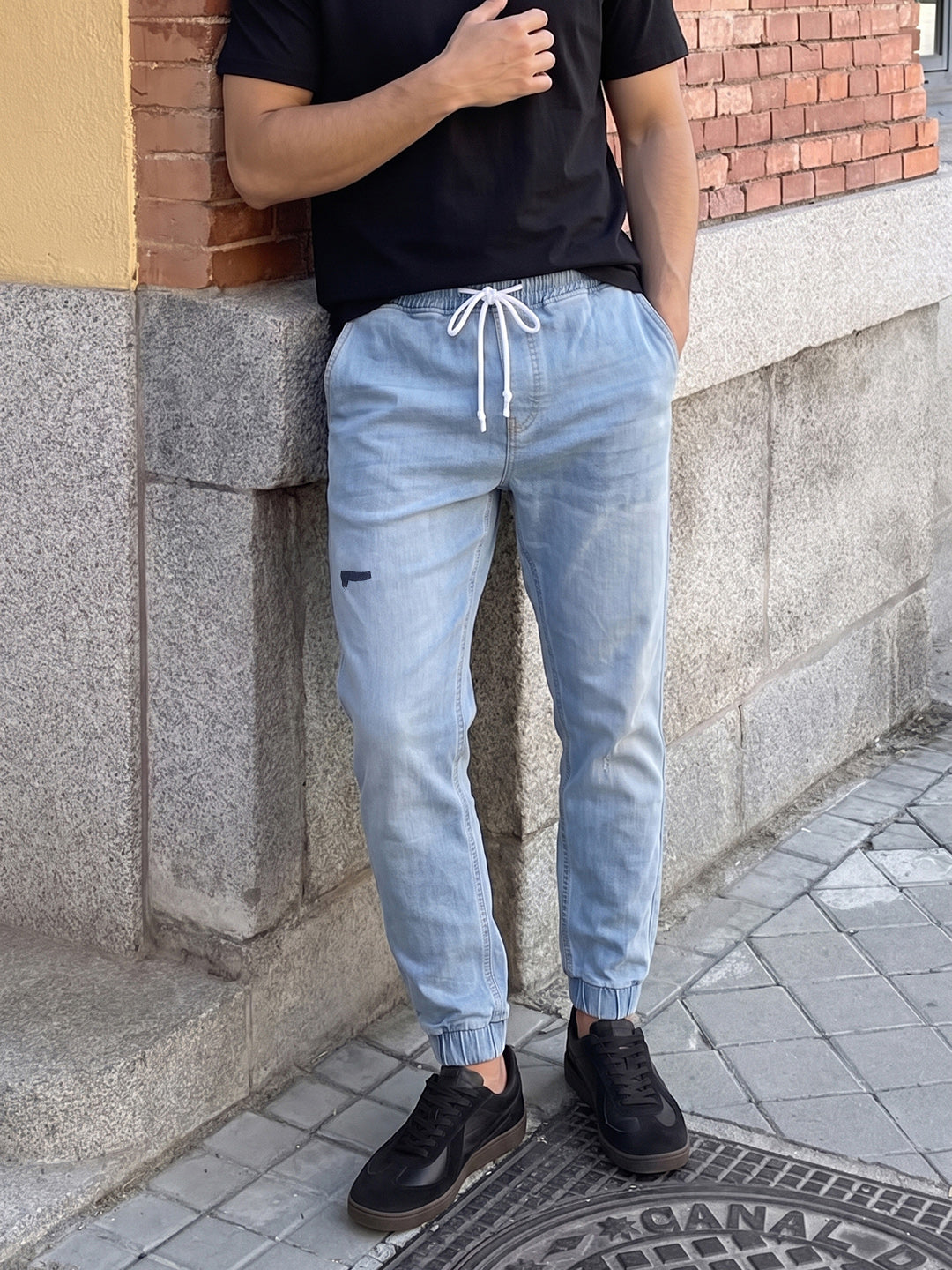 Men's Blue Slim Fit Solid Casual Jeans