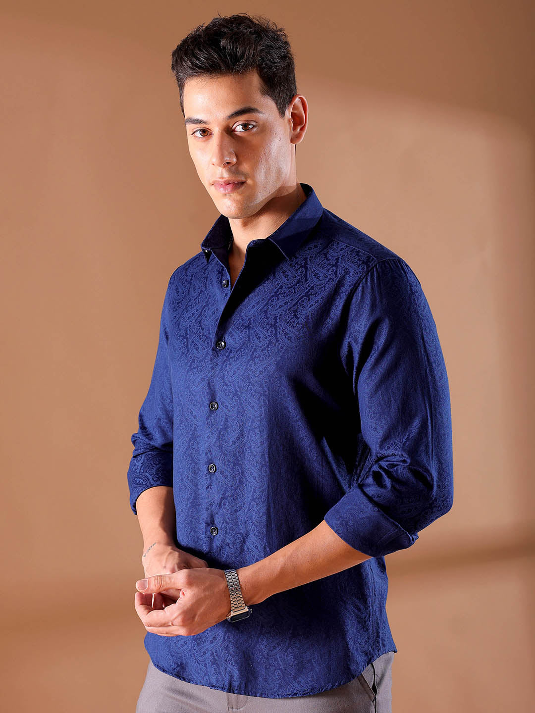 Shop Men's Navy Blue Slim Fit Solid Party Shirt Online.