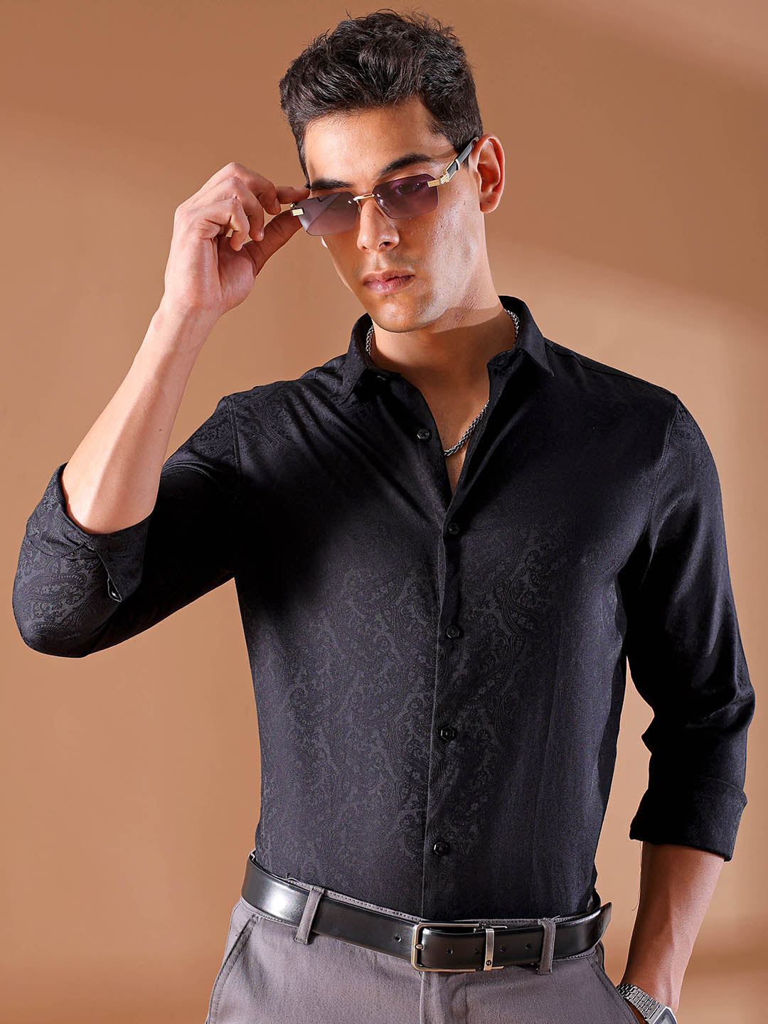 Shop Men's Black Slim Fit Solid Party Shirt Online.