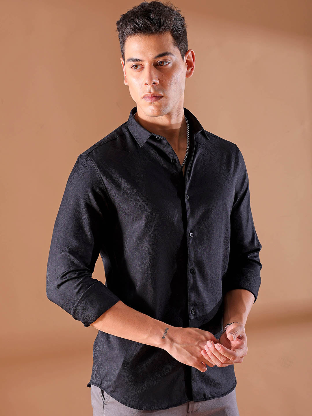 Shop Men's Black Slim Fit Solid Party Shirt Online.