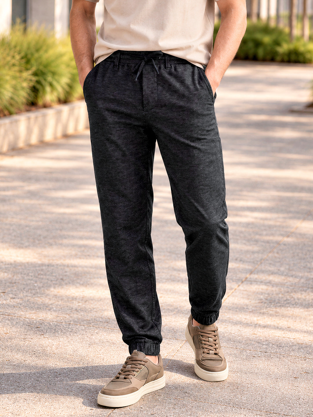 Men's Black Regular Fit Solid Casual Jeans