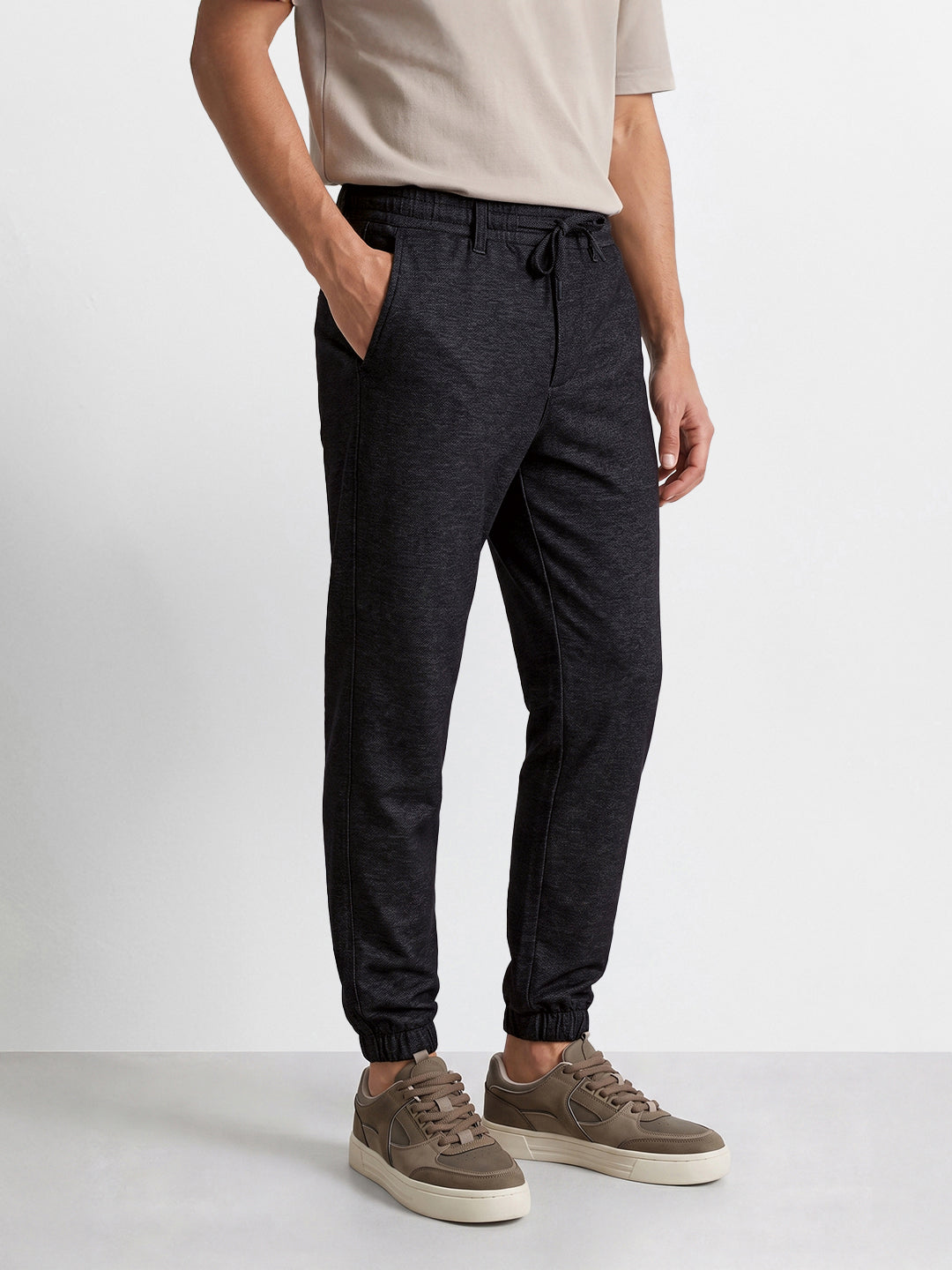 Men's Black Regular Fit Solid Casual Jeans