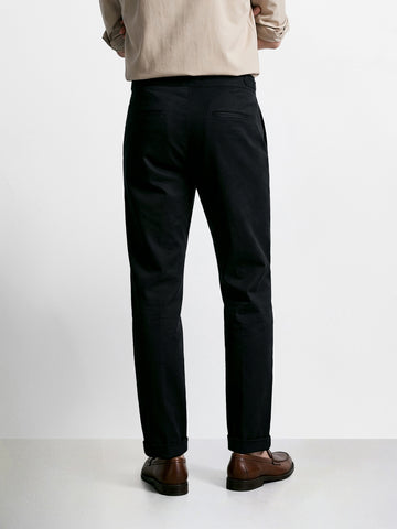 Men's Black Slim Fit Solid Casual Trousers