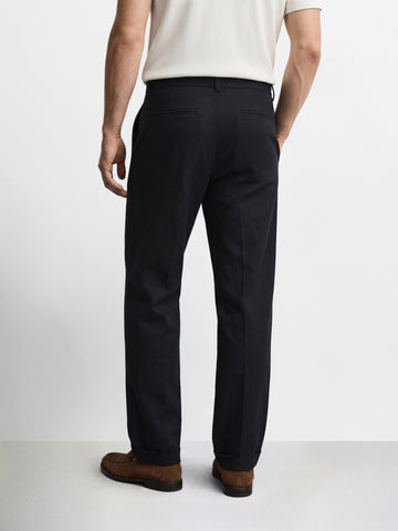 Men's Black Slim Fit Solid Resort Wear Trousers