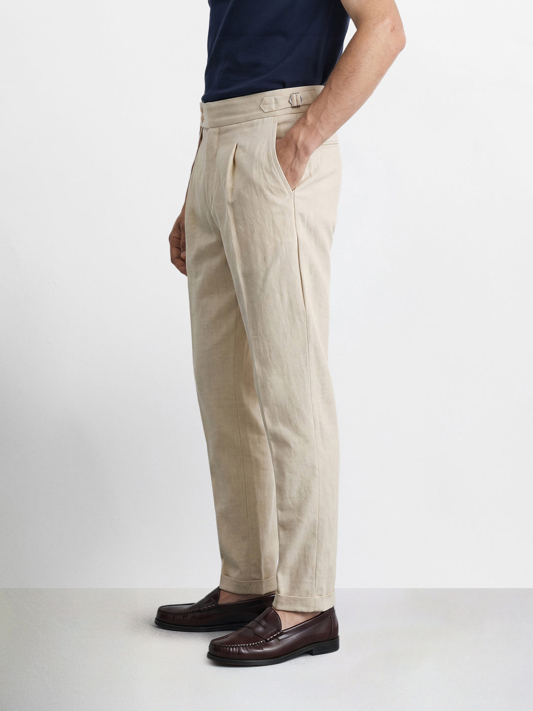 Men's Off White Slim Fit Solid Resort Wear Trousers