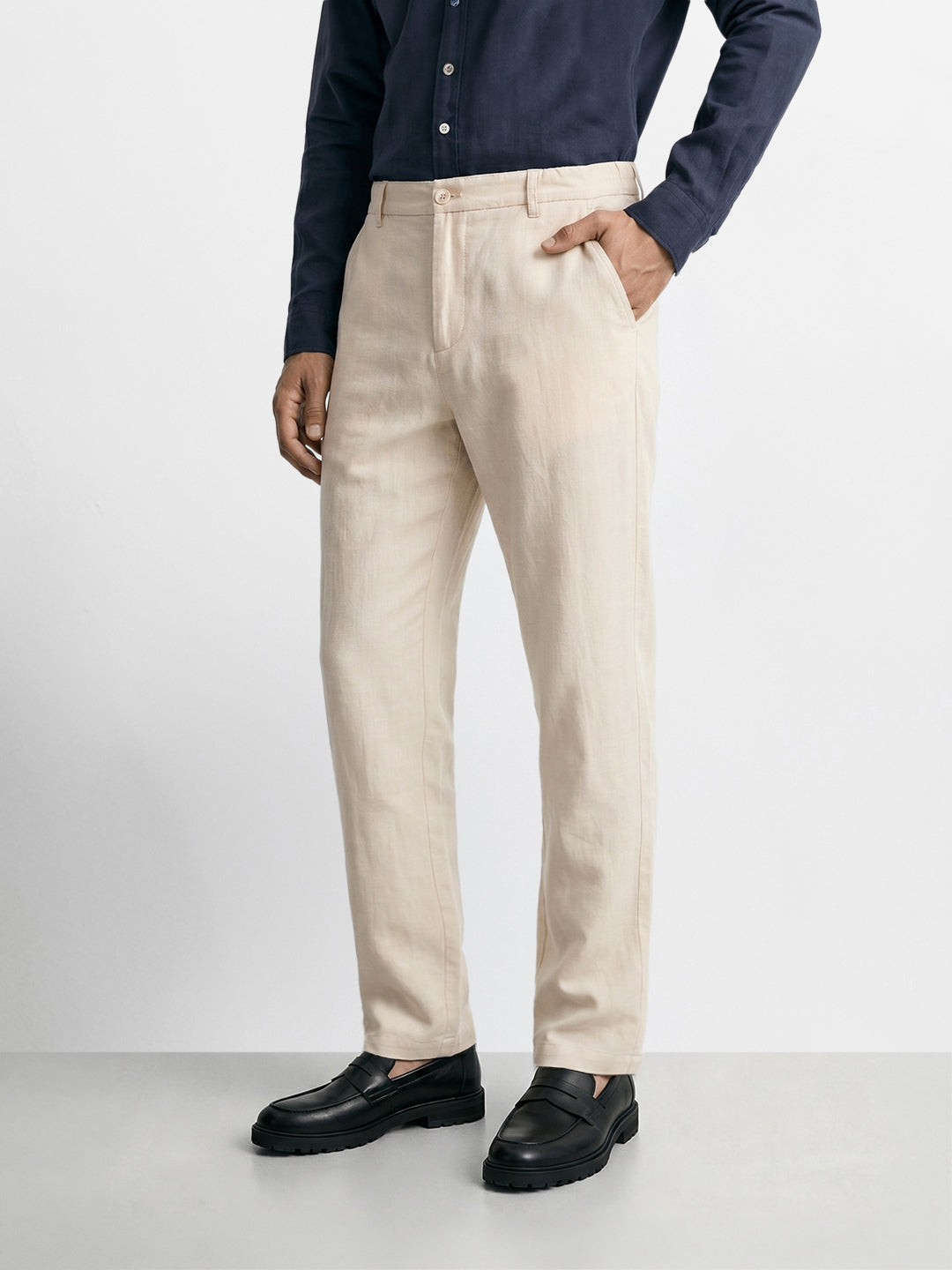 Men's White Regular Fit Solid Resort Wear Joggers