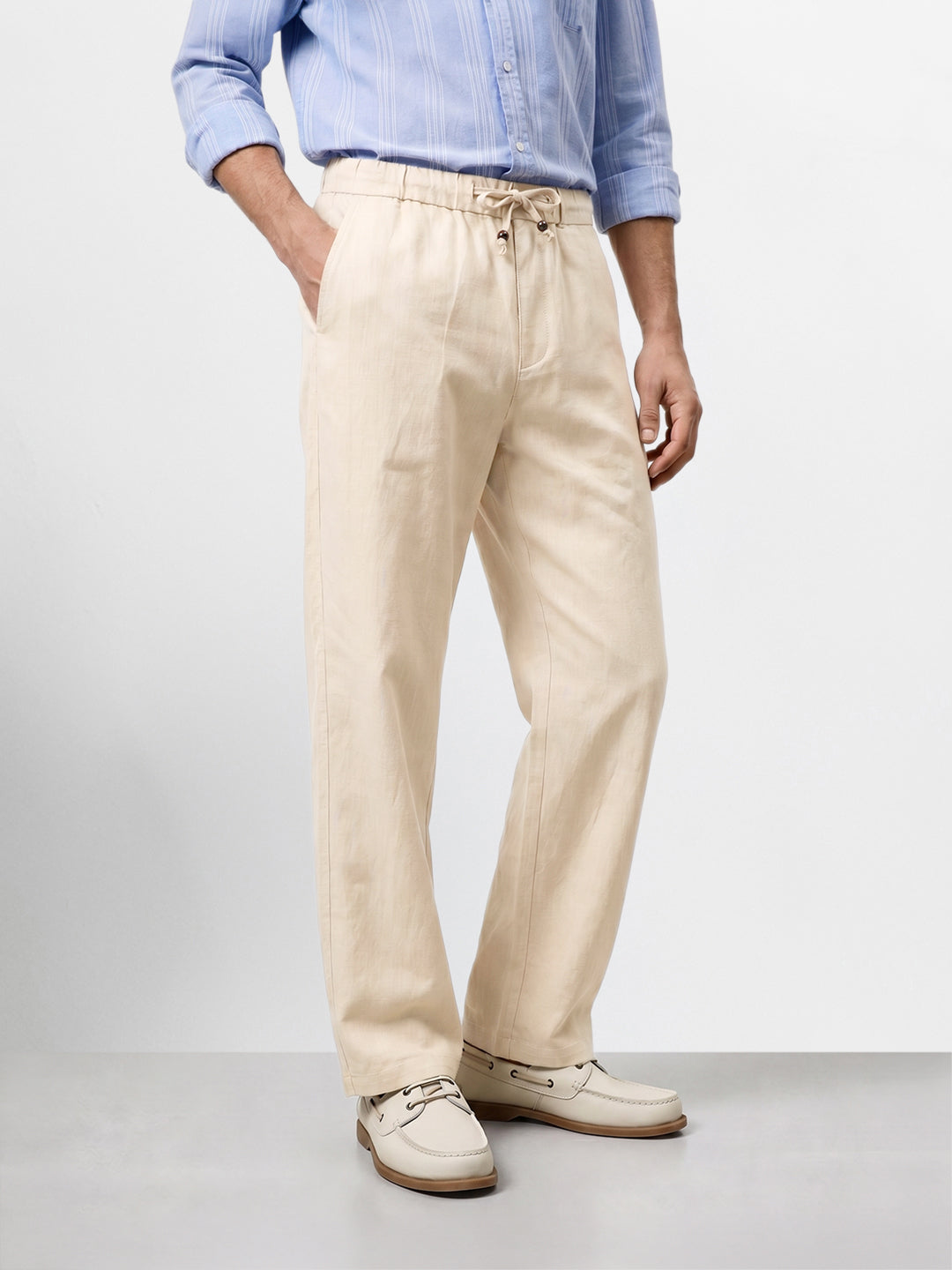 Men's Beige Relaxed Fit Solid Resort Wear Trousers