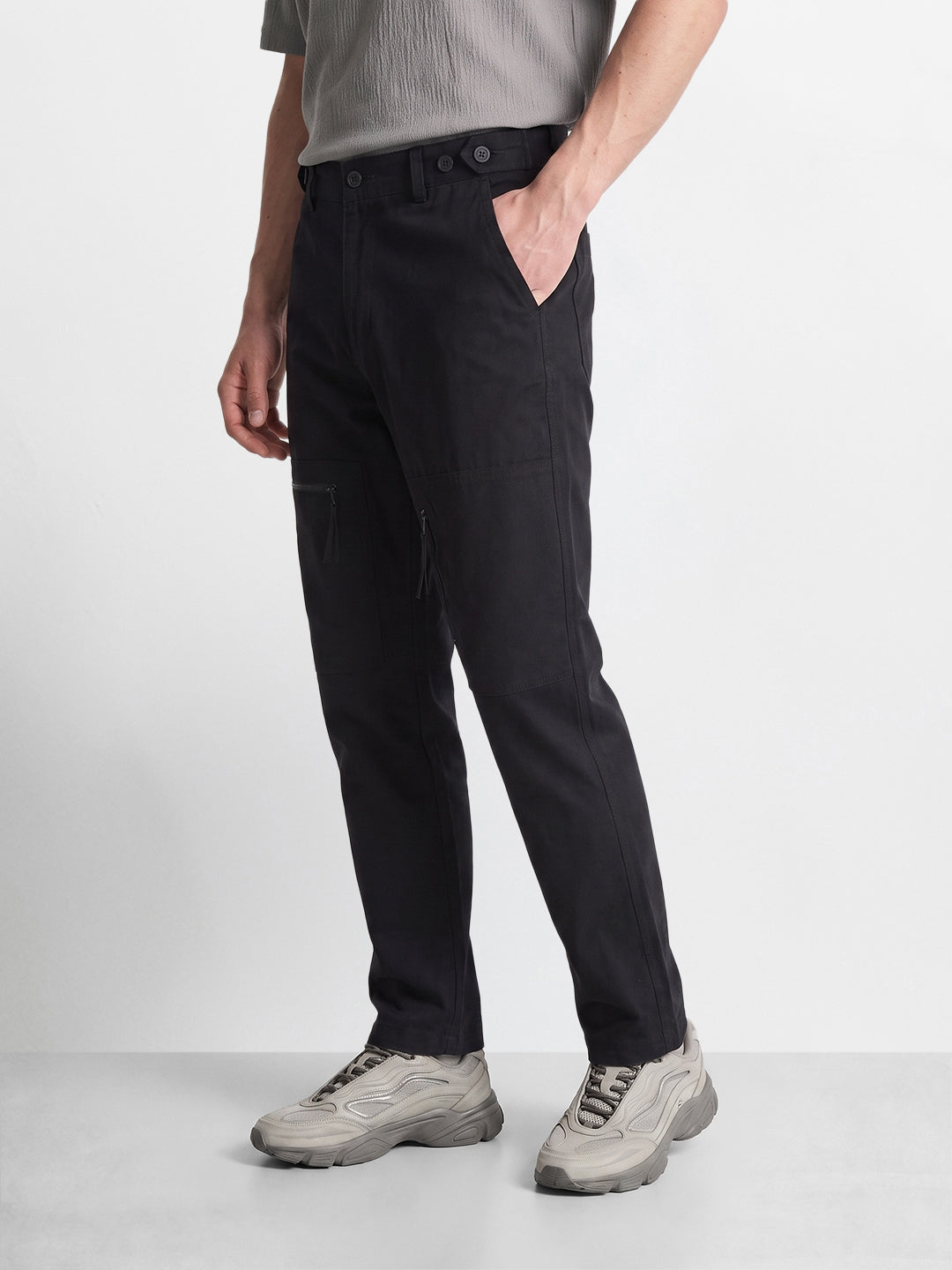 Men's Black Relaxed Fit Solid Utility Cargos
