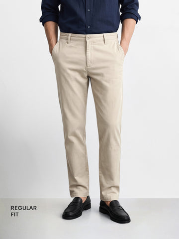 Men's White Regular Fit Solid Casual Chinos