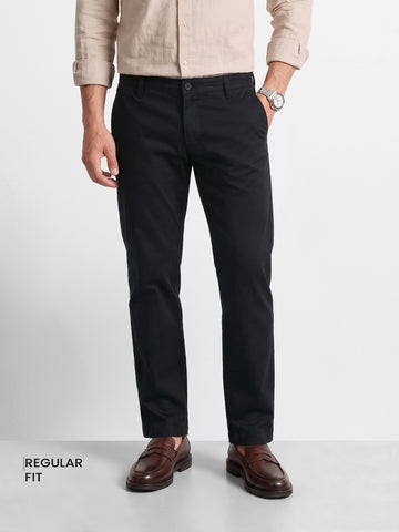 Men's Black Regular Fit Solid Casual Chinos