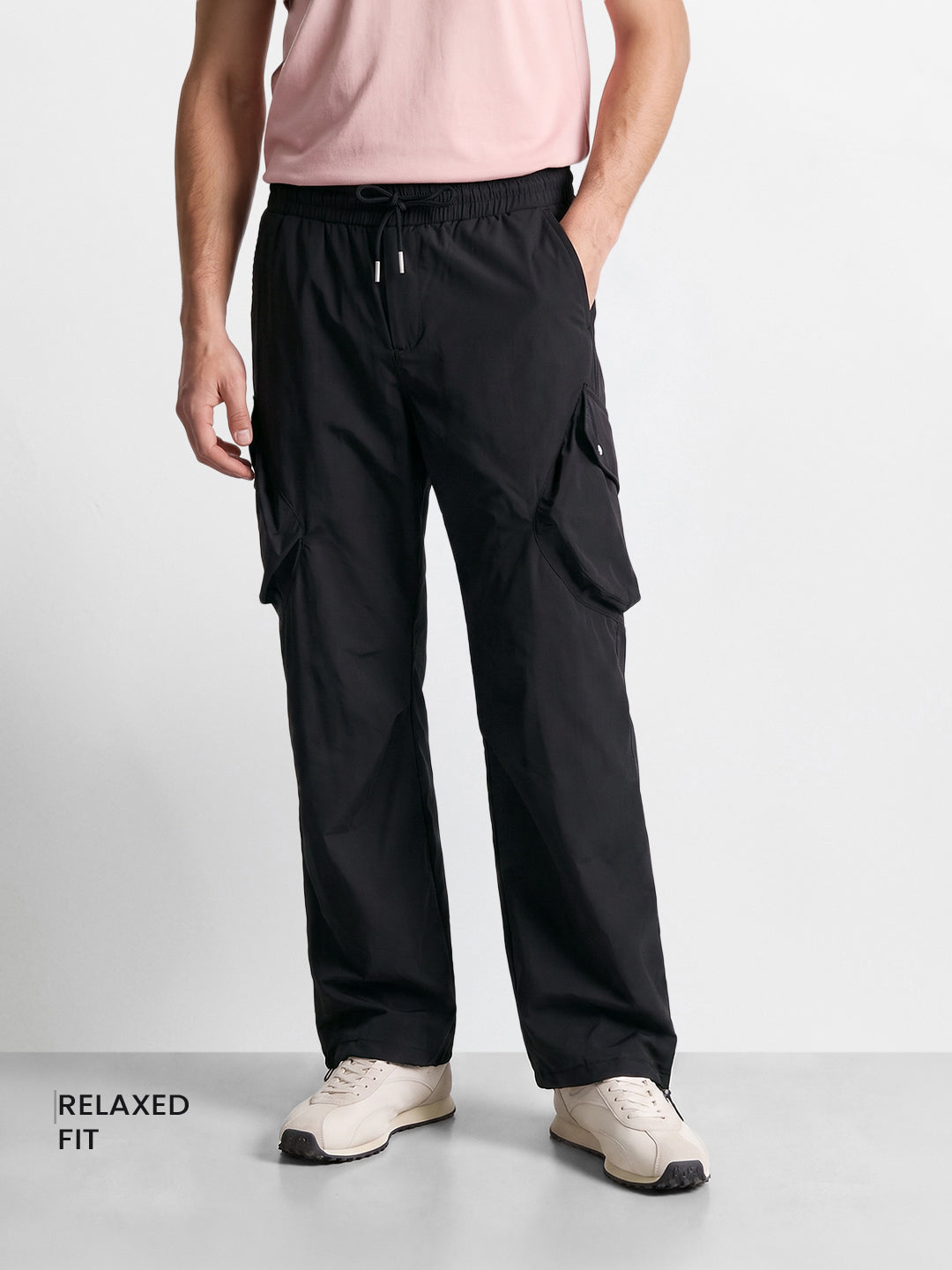 Men's Black Relaxed Fit Solid Utility Cargos