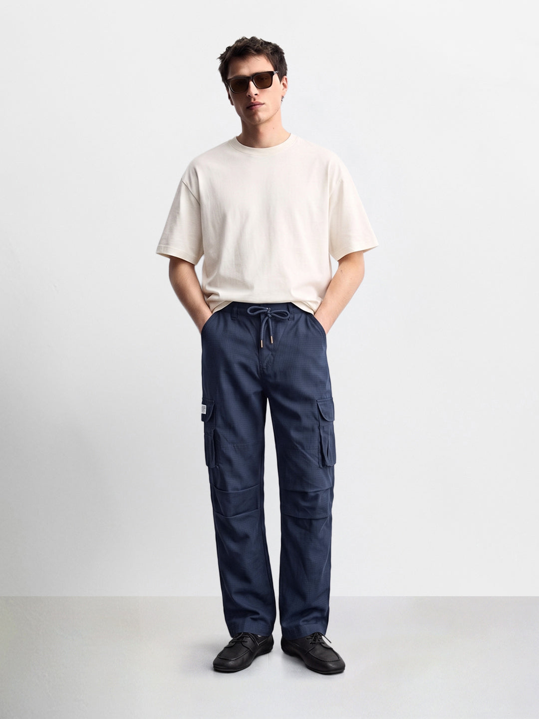 Men's Navy Blue Relaxed Fit Solid Utility Cargos