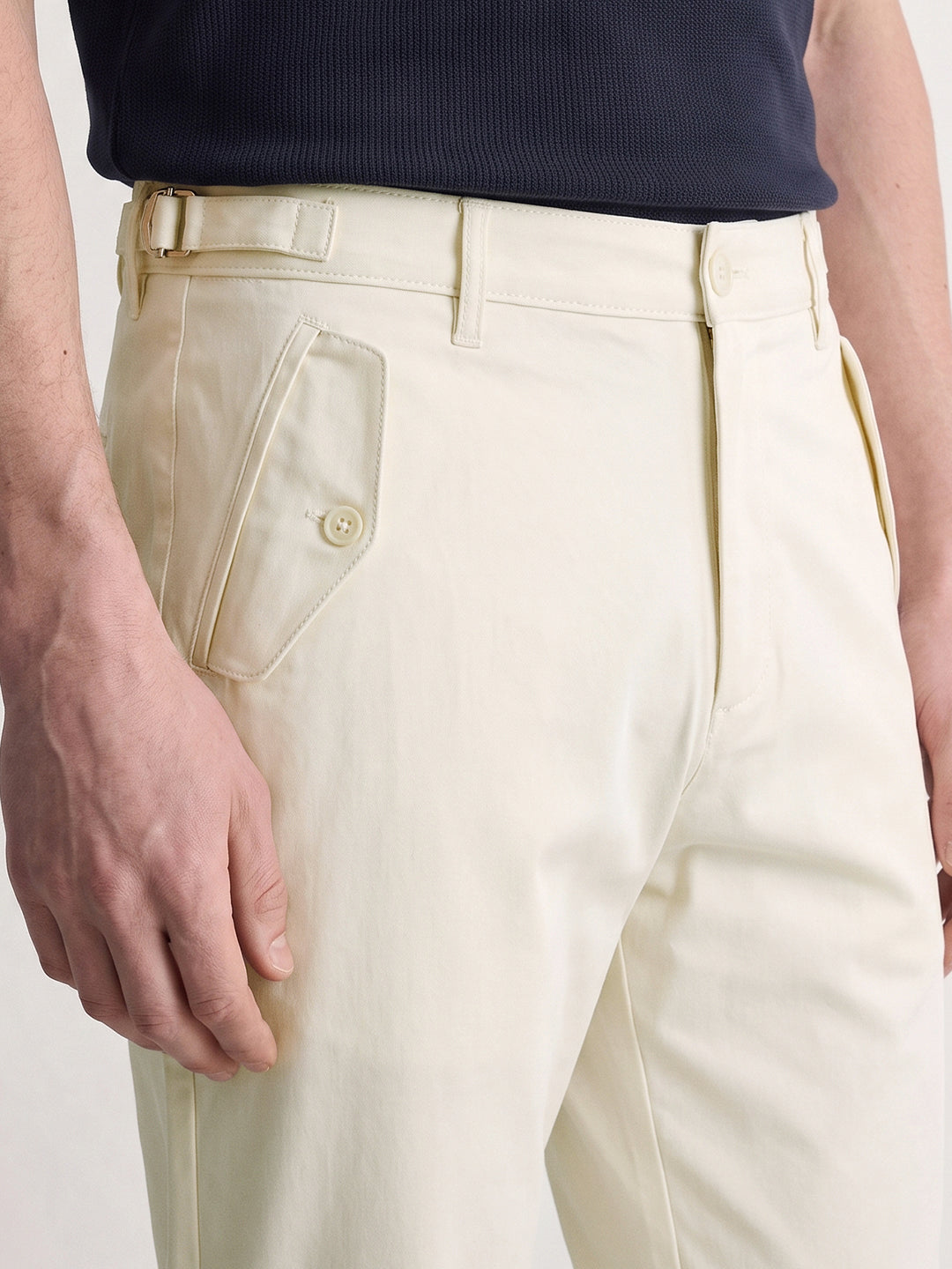 Men's Off White Relaxed Fit Solid Casual Trousers
