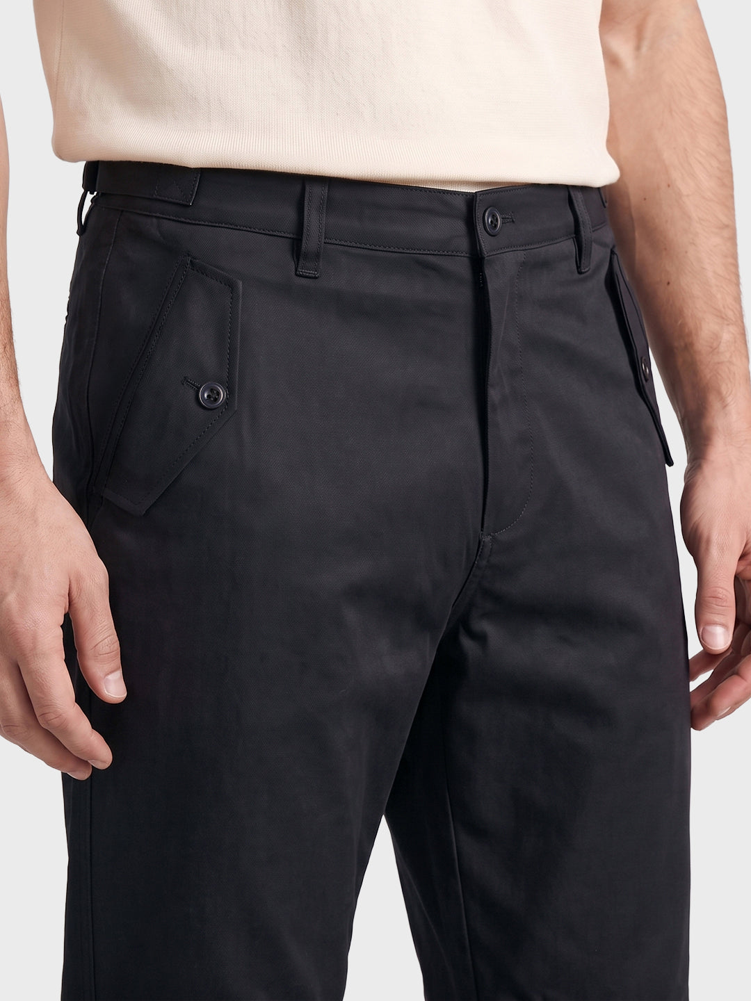 Men's Black Relaxed Fit Solid Casual Trousers