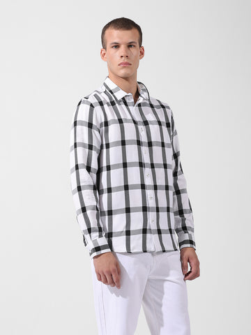 Men's White Regular Fit Checked Casual Shirt