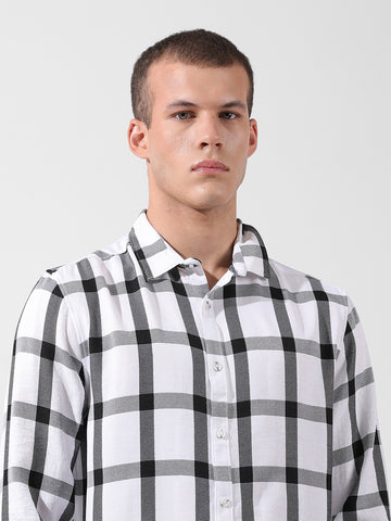 Men's White Regular Fit Checked Casual Shirt