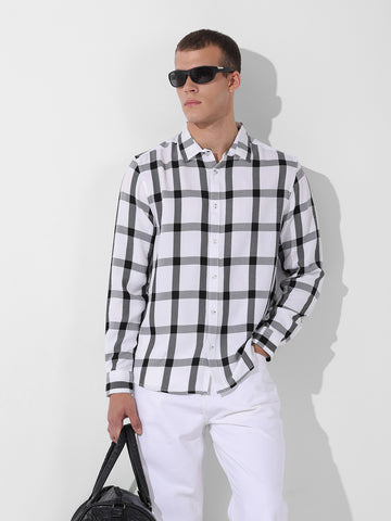 Men's White Regular Fit Checked Casual Shirt