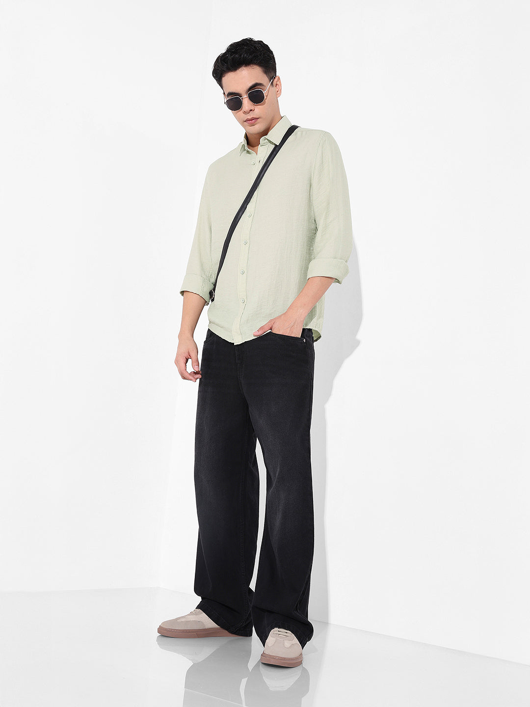 Men's Green Regular Fit Casual Solid Shirt