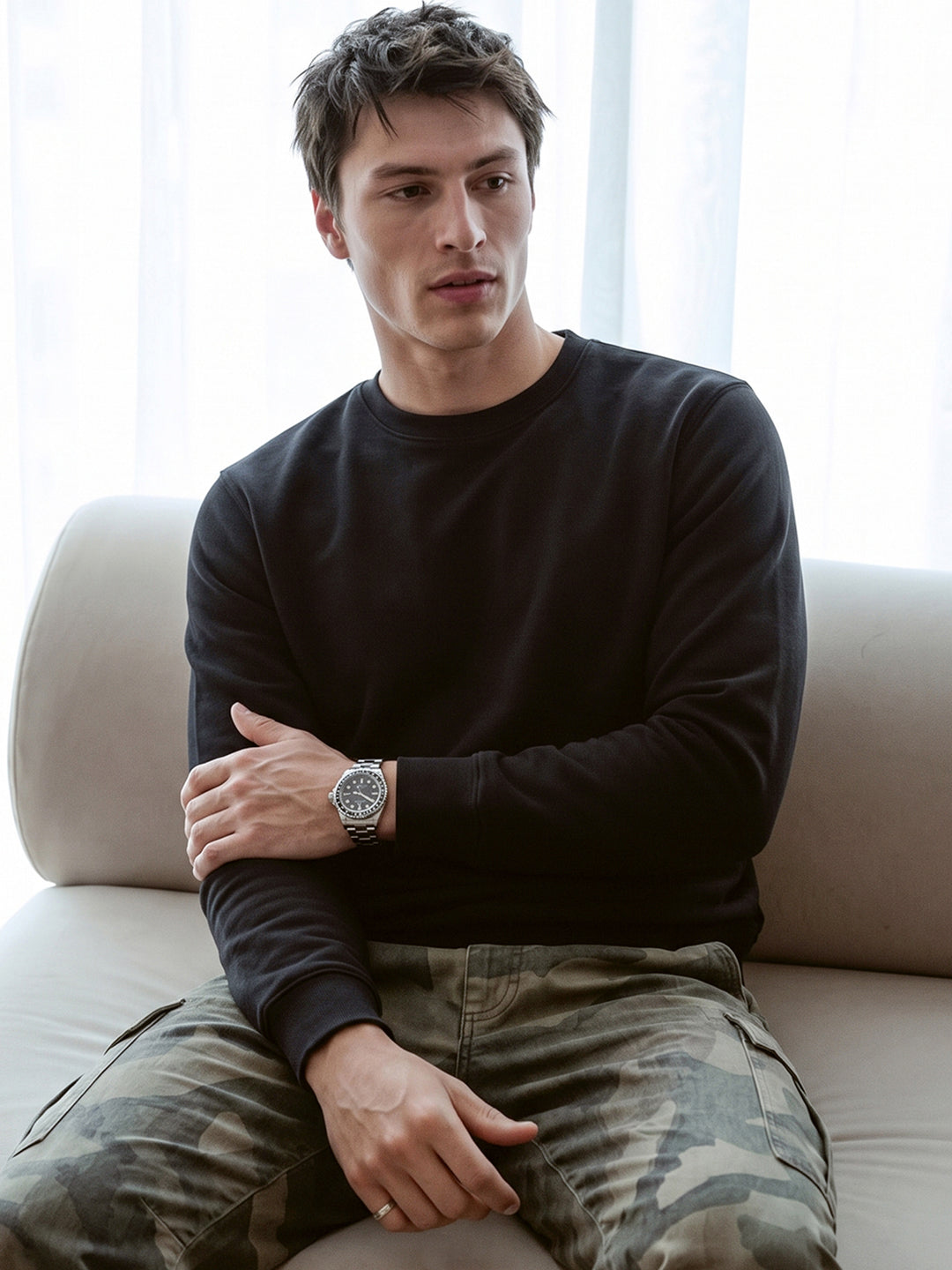 Men's Black Regular Fit Solid Casual Sweatshirt