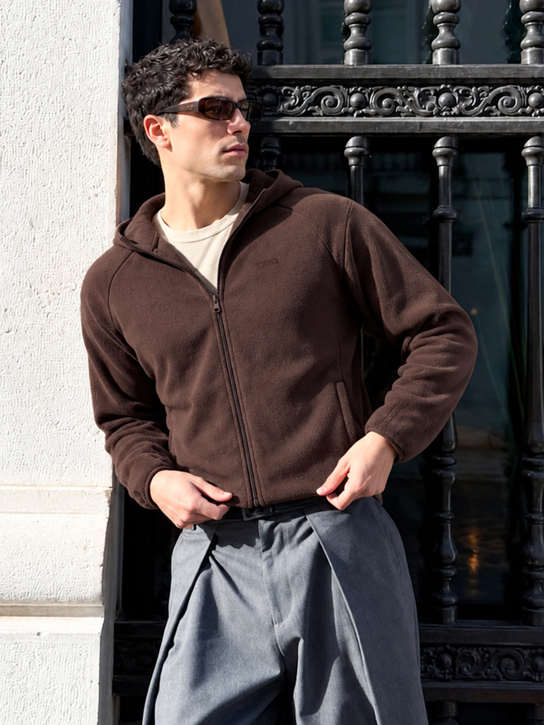Men's Brown Regular Fit Solid Casual Hooded Sweatshirt with Zipper