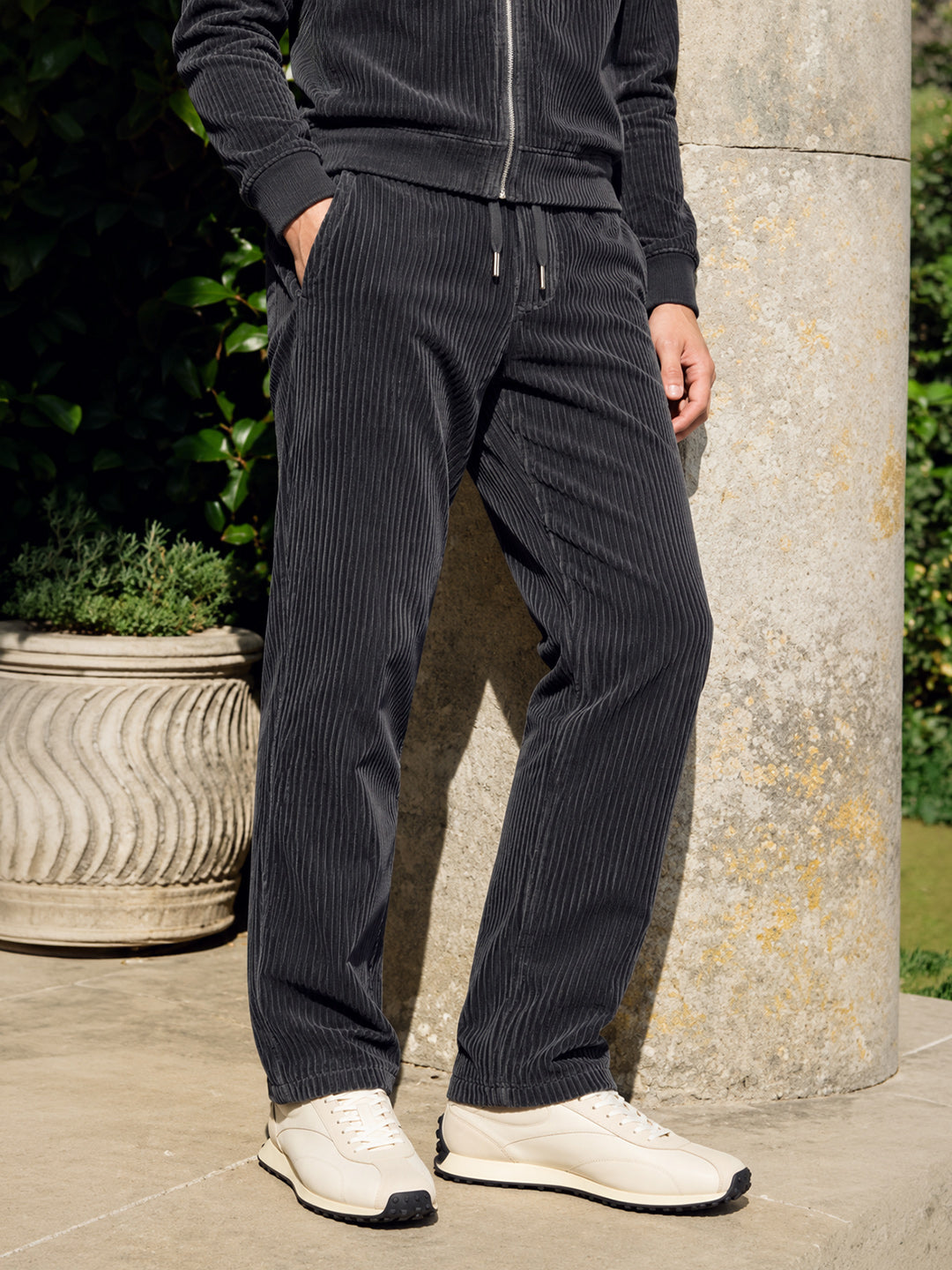 Men's Black Regular Fit Solid Casual Sweatpants