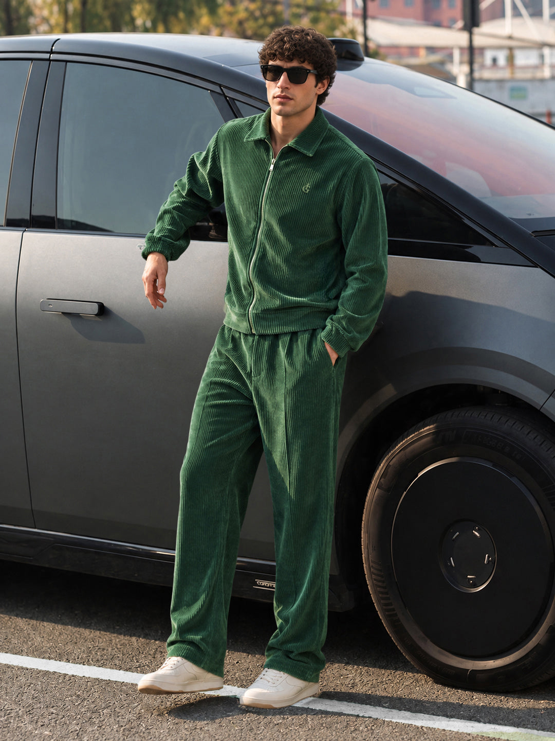 Men's Green Regular Fit Solid Casual Sweatshirt