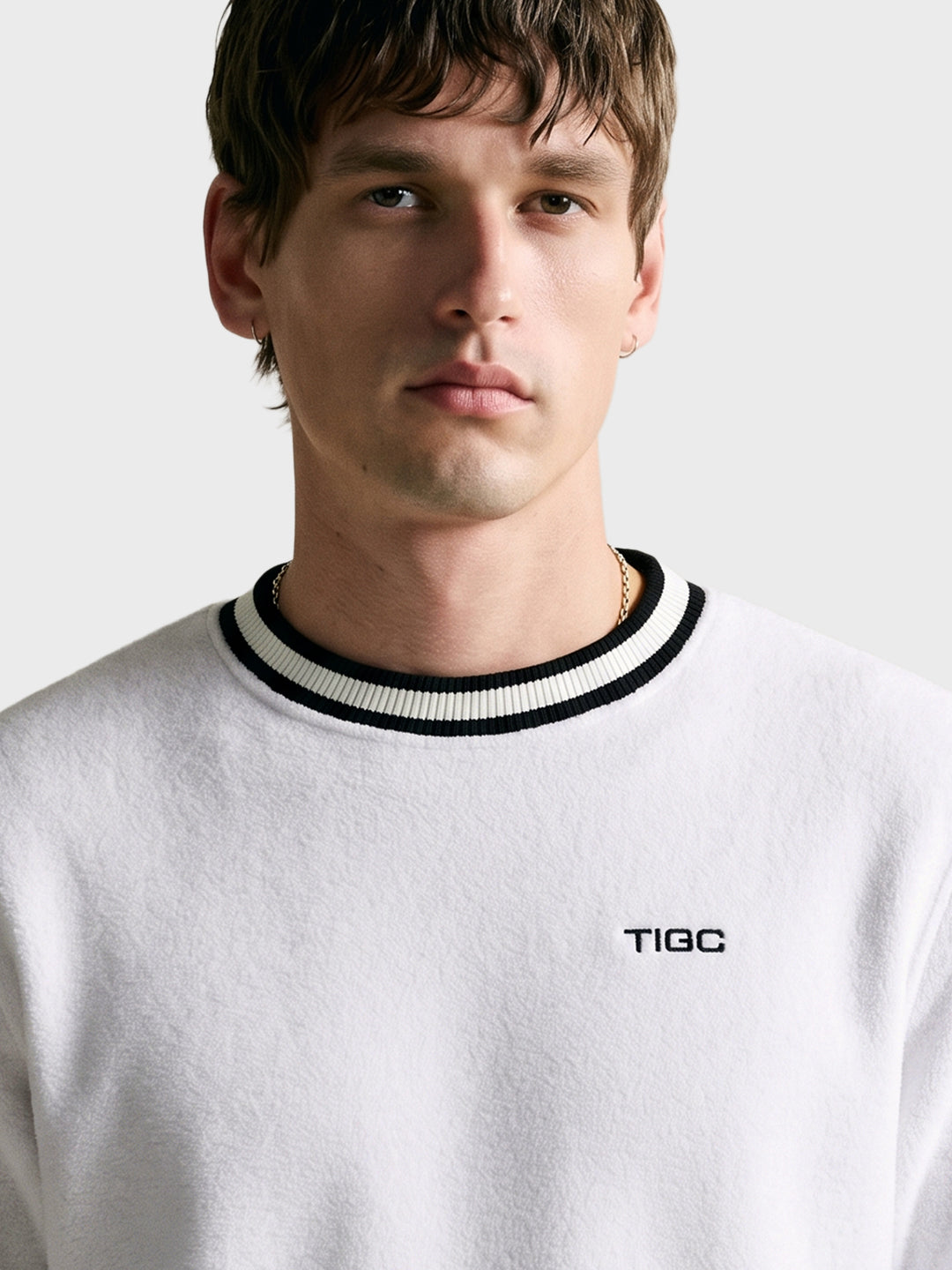 Men's White Regular Fit Solid Casual Sweatshirt