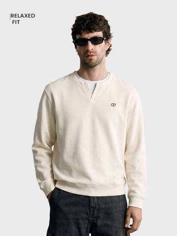 Men's Off White Relaxed Fit Solid Casual Sweatshirt