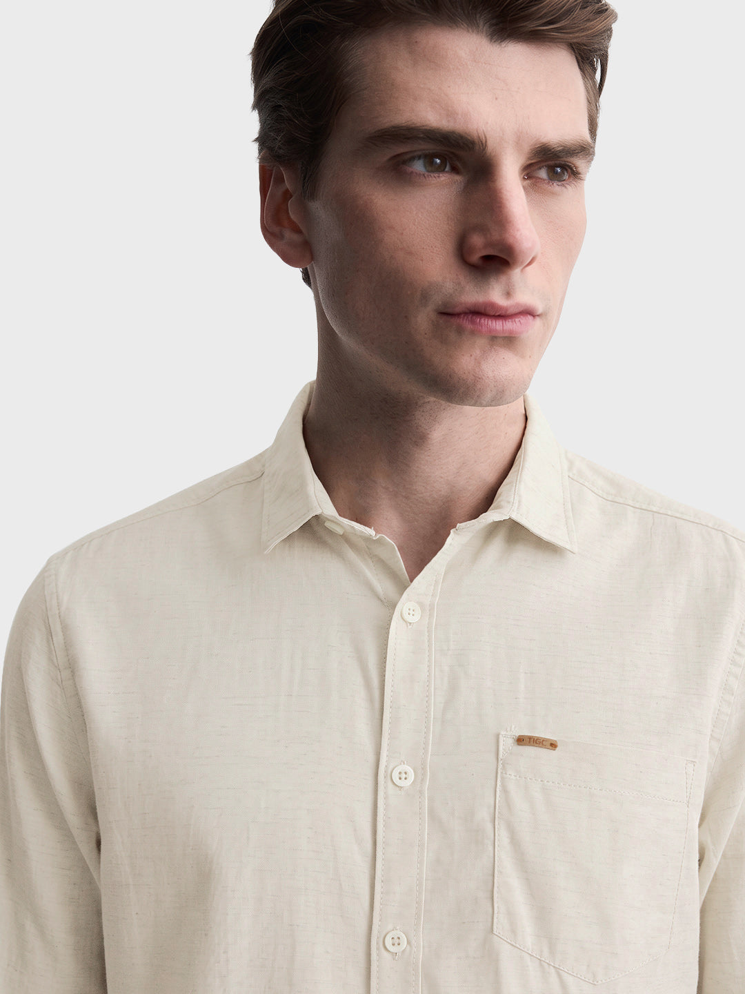 Men's Beige Slim Fit Solid Casual Shirt